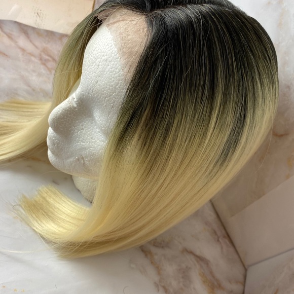 Lace Front shoulder length Wig - Picture 6 of 6